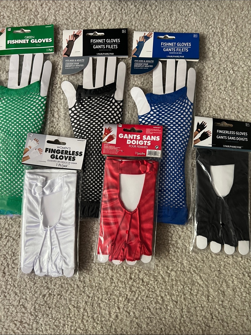 Fingerless and fishnet gloves